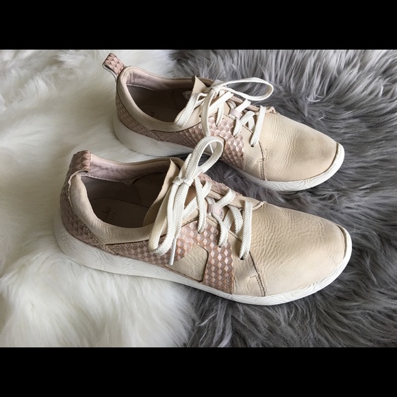 clarks max cushion shoes